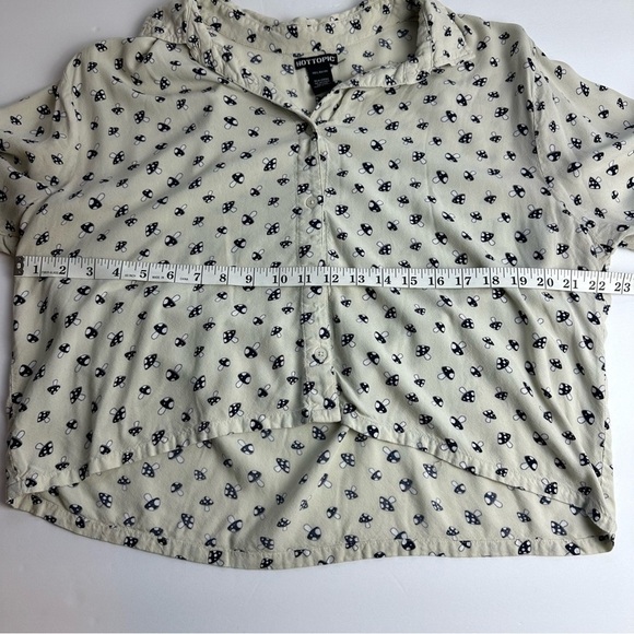 Hot Topic Mushroom Button Up Women's Size 1 Waist Length Crop Top Boxy Curvy - Picture 3 of 8